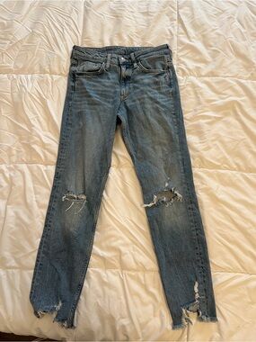 Women’s Ripped Skinny Jeans in Washed Blue